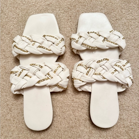 Like NEW fashion nova leather braided gold chain sandals - Picture 3 of 3
